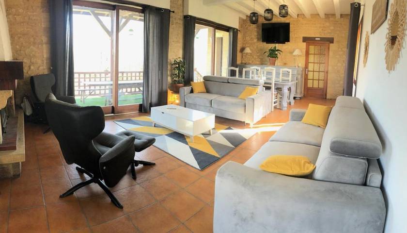 Location de vacances pour 10 personnes, avec jacuzzi et jardin, adapté aux familles à Cours-de-Pile - 4