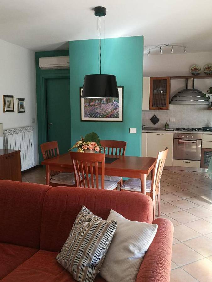 Ferienwohnung für 5 Personen, mit Whirlpool und Balkon in Terni