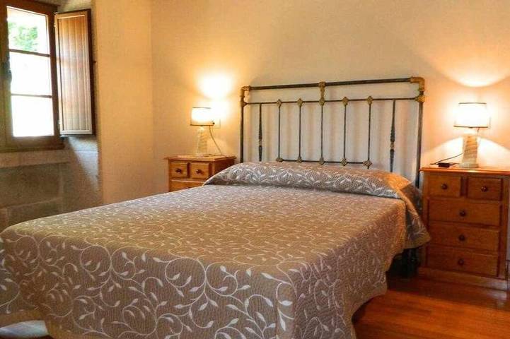 Ganze Wohnung, Natursteinhaus für 12 Personen mit Grundstück in Outes, Rías Baixas