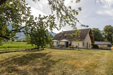 Gîte pour 6 personnes, avec jardin et terrasse à Montcel