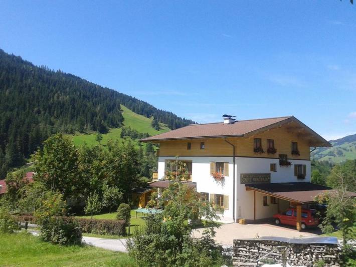 BnB für 5 Personen, mit Balkon und Terrasse sowie Garten und Ausblick in Wagrain
