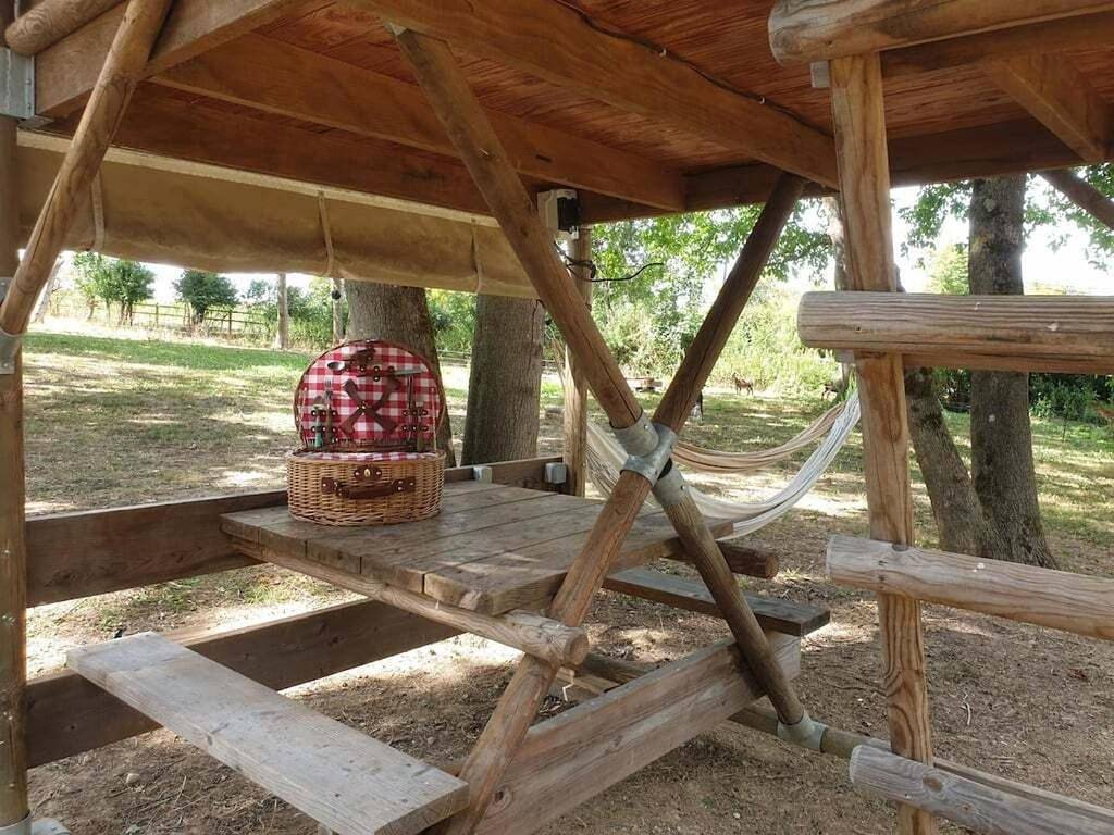 Cabane à la belle étoile in Saint-Jean-les-Deux-Jumeaux, Seine-et-Marne