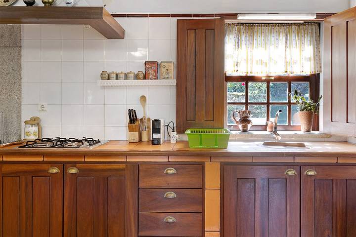 Holiday Home 'Do Sobreiro' with Mountain View, Private Pool and Wi-Fi in Freixieiro de Soutelo, Viana do Castelo District