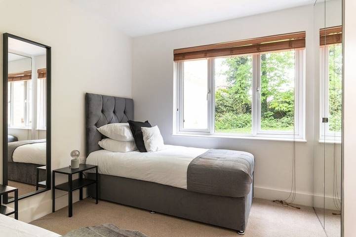 Appartement entier, Modern Fully Furnished Apartment/ 2 Parking Spaces in Crawley, Sussex de l'Ouest
