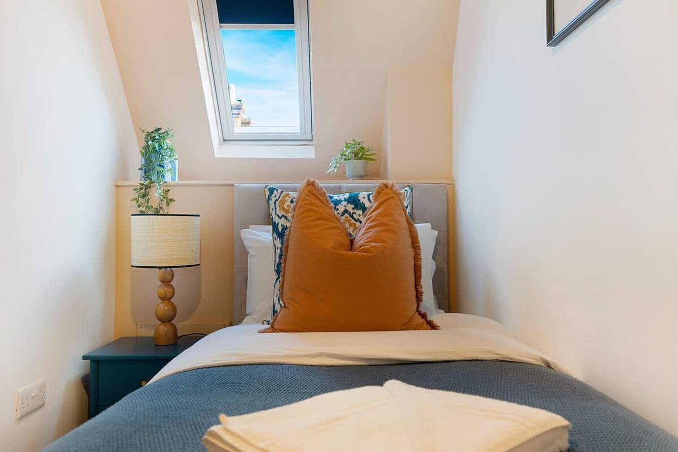 Entire apartment, Central Hartlepool 2Br Retreat  Sleeps 3 by Stay With Us in Hartlepool