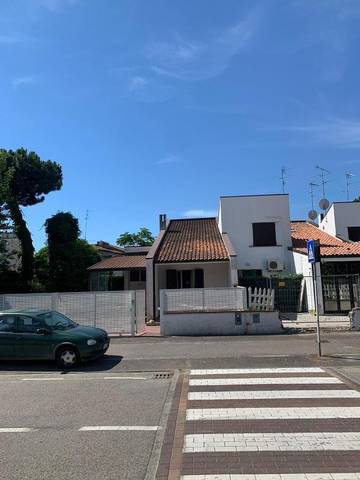 Location de vacances pour 6 personnes, avec jardin, animaux acceptés à Lido delle Nazioni