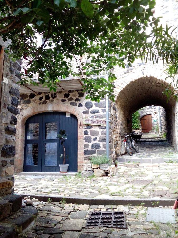 Location de vacances pour 3 personnes, avec Terrasse à Mirabel