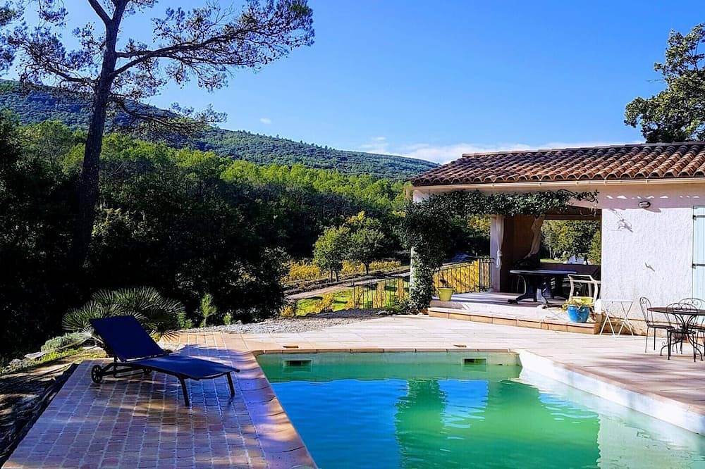 Villa mit Pool umgeben von Weinbergen in Le Thoronet, Draguignan Region