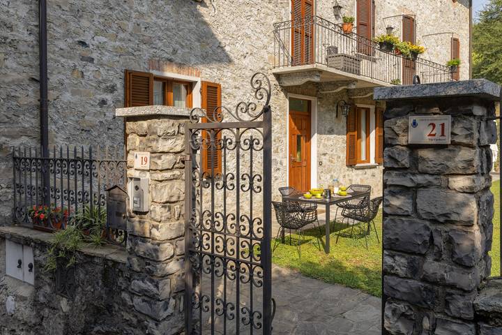 Appartamento intero, Appartamento 'Gonte 19' con Giardino Privato, Wi-Fi e Aria Condizionata in Grandola ed Uniti, Provincia di Como