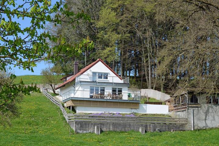 Ferienhaus für 9 Personen, mit Ausblick und Sauna sowie Garten, mit Haustier