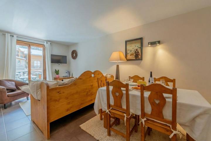 Entire apartment, V Balme 15: Beside Ski Lift; Pool, Sauna & Gym in Vallorcine, Bonneville region