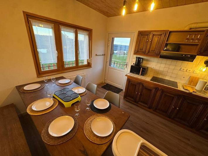 Gîte pour 7 personnes, avec jardin ainsi que vue sur le lac et vue à Montperreux - 4