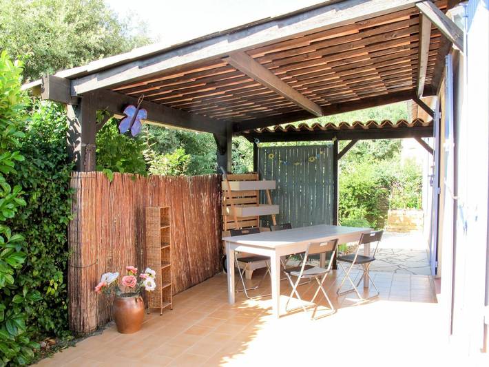 Location de vacances pour 4 personnes, avec piscine et jardin à Quinson - 4