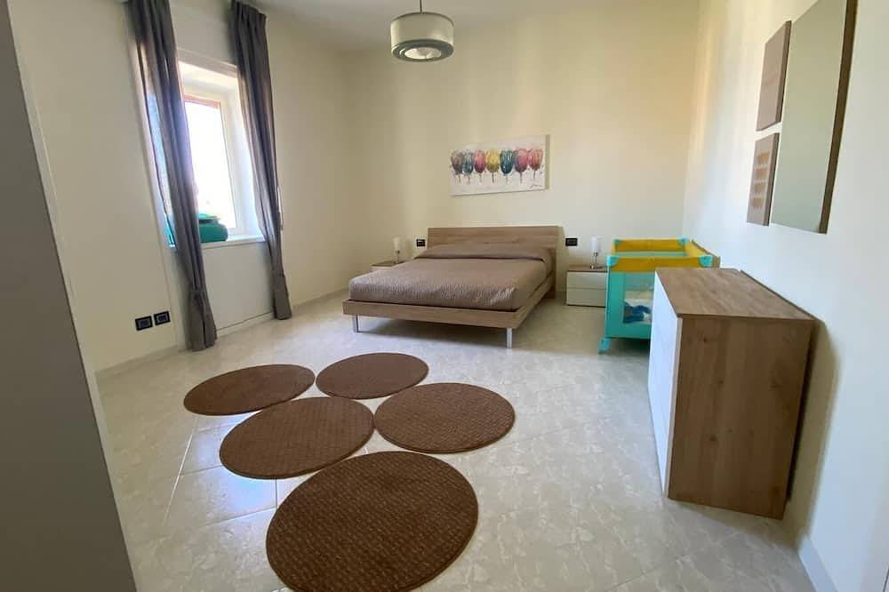 Breathtaking views of Capri, Sorrento and Naples await you. Great location in Torre del Greco, Vesuvio National Park