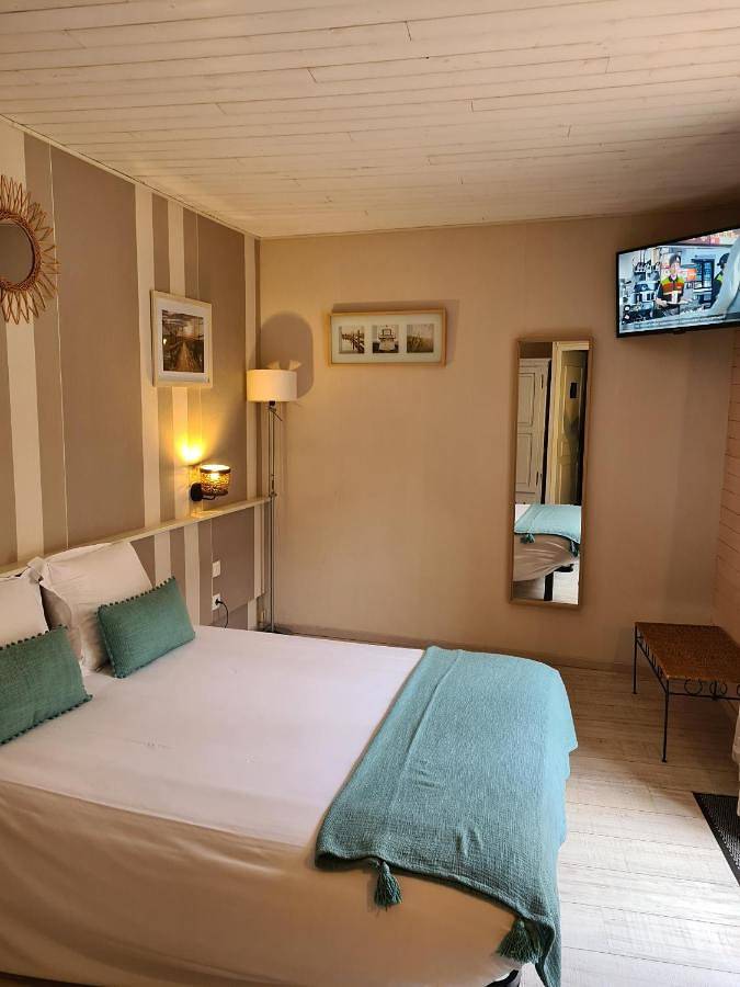 Double Room in Saint-Pol-sur-Ternoise, Région d'Arras