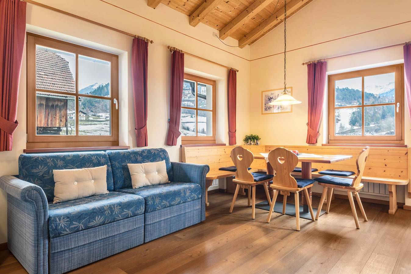 Entire apartment, Farm Vacations - "Fewo Molignon Paalhof" with Mountain View, Wi-Fi & Balcony in Kastelruth, Dolomiti Superski