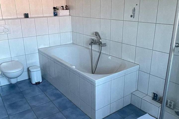 Ganze Wohnung, Große 120qm Fewo -Balkon seitlicher Blick zum Bach-2 Bāder- Natur &Wandern in Witzenhausen, Werra-Meißner-Kreis