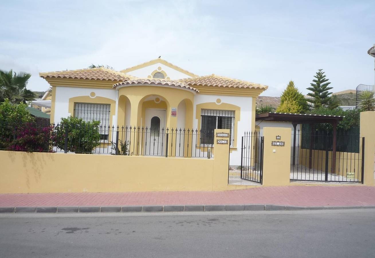 Villa 'Nala' with Pool and Wi-Fi in Mazarron Country Club, Mazarrón