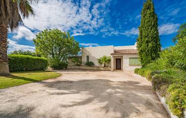 Gîte pour 10 personnes, avec jardin et terrasse, animaux acceptés à Saint-Cézaire-sur-Siagne