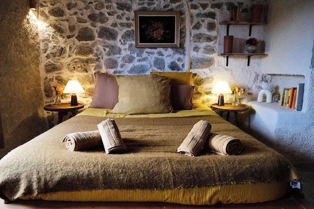 Double room with terrace in a village house in Corbara in Corbara, Calvi e dintorni