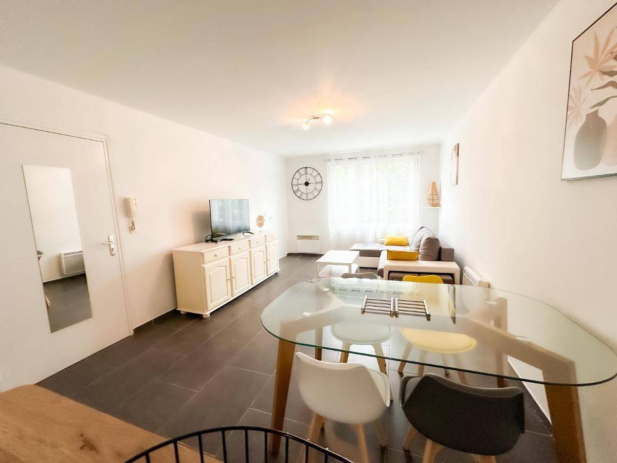 Appartement entier, One-Bedroom Apartment in Meaux, Seine-et-Marne