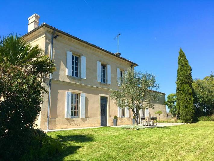 Location de vacances pour 8 personnes, avec jardin ainsi que vue et piscine à Preignac - 2