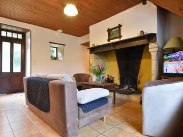 Gîte pour 5 personnes, avec jardin et terrasse, animaux acceptés à Allas-les-Mines
