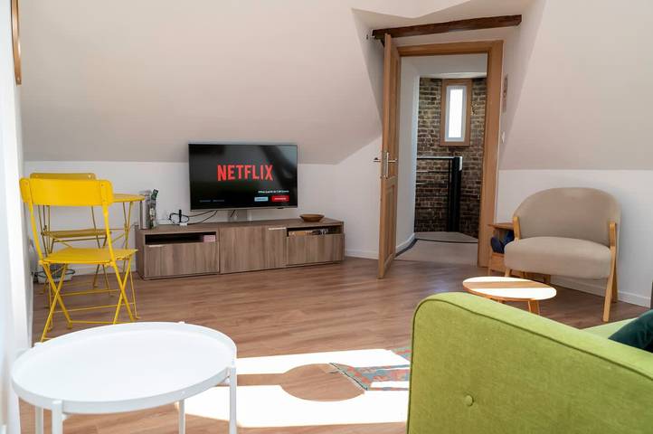 Appartement entier, Elegant 3 Bedroom Retreat in Serene Park Setting in Aire-sur-la-Lys, Région de Saint-Omer