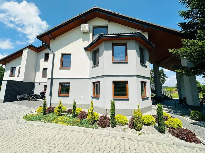 Gîte pour 2 personnes, avec terrasse et jardin à Grojec