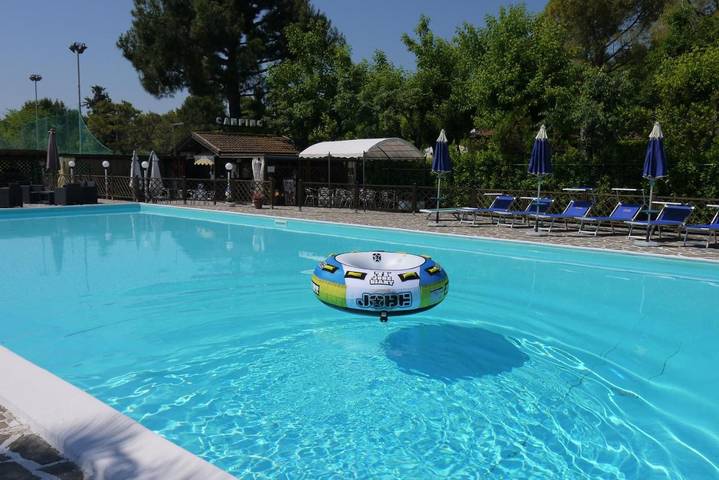 Location de vacances pour 3 personnes, avec bassin pour enfant ainsi que piscine et terrasse à Sirolo - 2