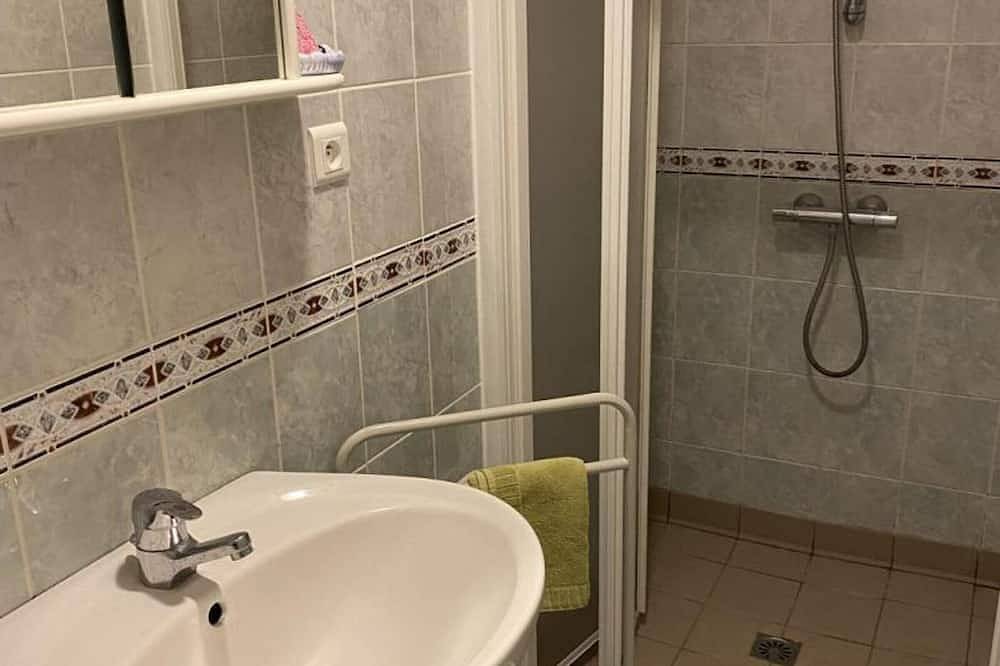 Renoviertes Haus mit privater Terrasse und Haustiere erlaubt in Neuvy, Allier