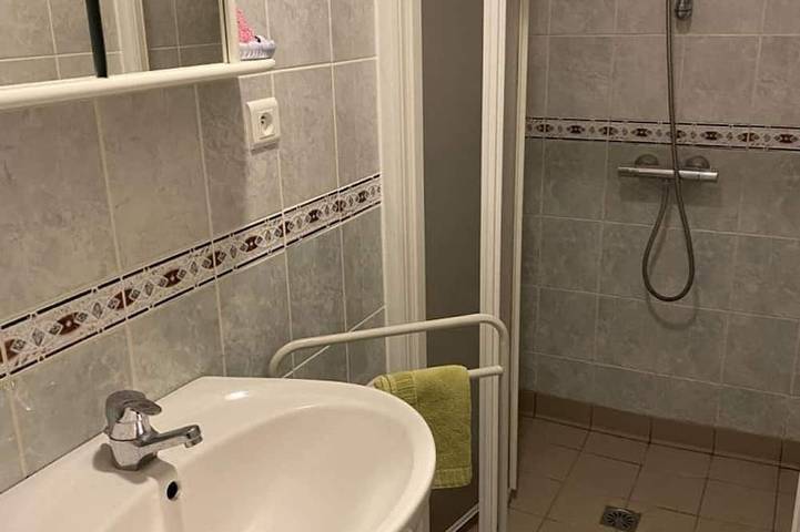 Renoviertes Haus mit privater Terrasse und Haustiere erlaubt in Neuvy, Allier