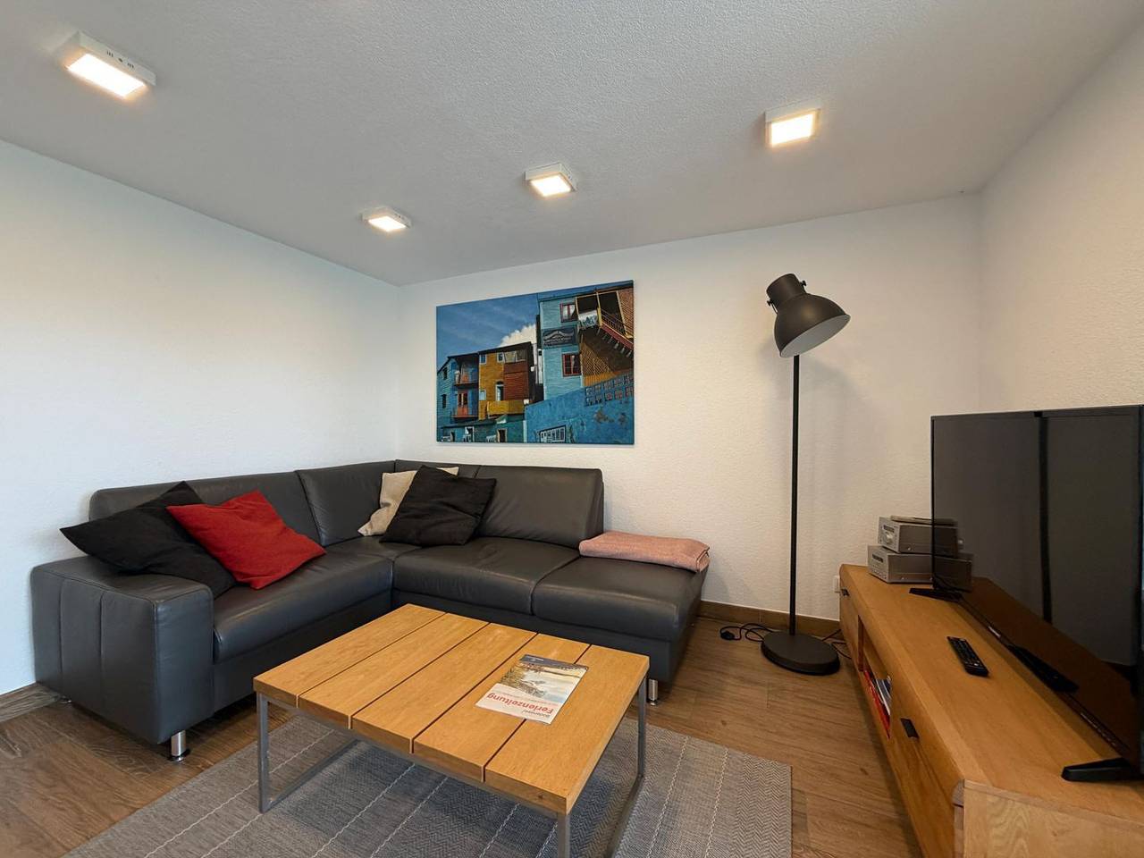 Ganze Wohnung, Uferblick in Süßenmühle – moderne Ferienwohnung mit privatem Garten nahe am See in FKK Badestrand Süßenmühle, Sipplingen