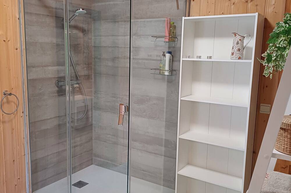 Appartement entier, Appartement spacieux La Roche Aux Fees avec sauna et salle de sport in Burdignin, Région de Thonon-les-Bains