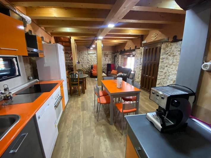 Casa rural para 8 personas, con Balcón y Terraza además de Jardín y Vistas en La Horra - 4