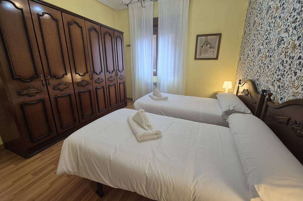 Apartamento entero, 21A05 Apartamento en Moreda in Moreda, Aller