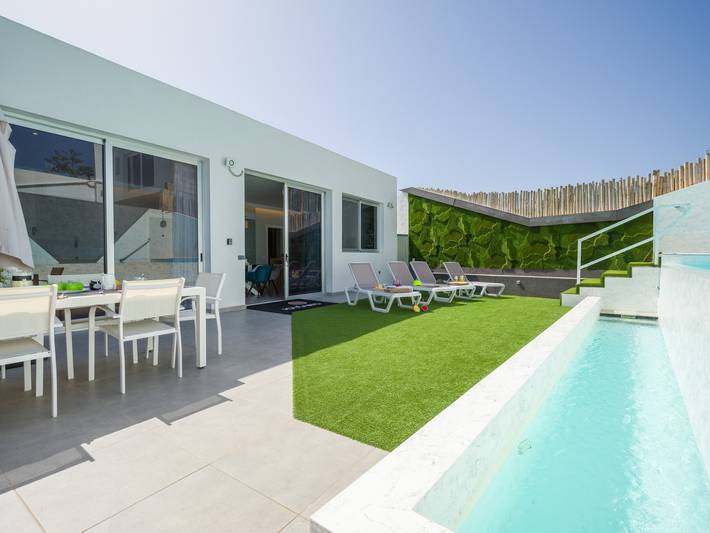 Holiday rental for 6 people, with garden and terrace as well as pool, child-friendly in Salobre