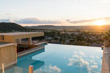Gîte pour 6 personnes, avec jacuzzi ainsi que piscine et jardin à Langlade