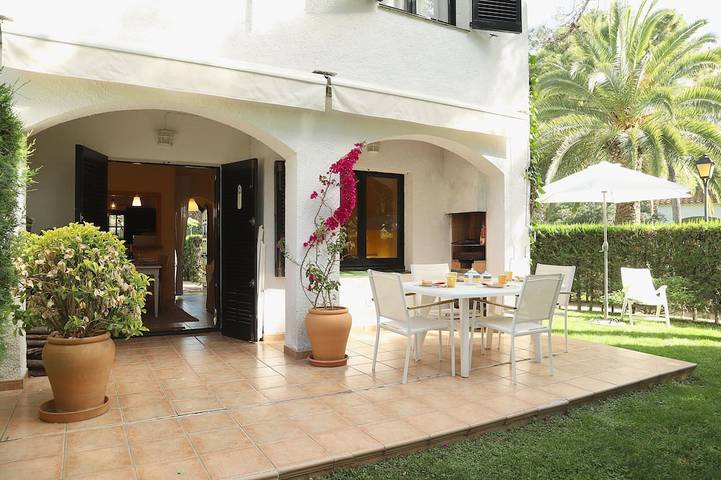 Vakantiehuis voor 6 personen, with terras and zwembad as well as tuin - 1