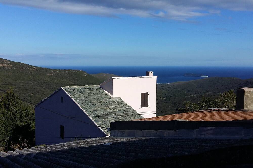 Maison typique du Cap Corse vue mer in Ersa, Cap Corse
