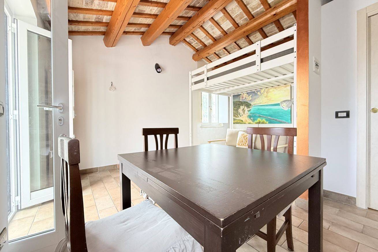 Ganze Wohnung, Ferienwohnung für 4 Personen mit Balkon/Terrasse in Sirolo, Riviera del Conero