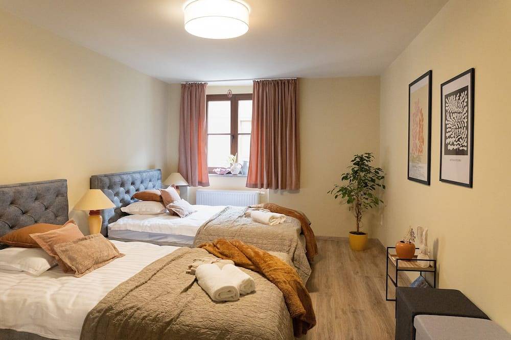 Ganze Wohnung, Charmante Wohnung in der Altstadt „Arkadenhof“ in Oberlausitz Niederschlesien