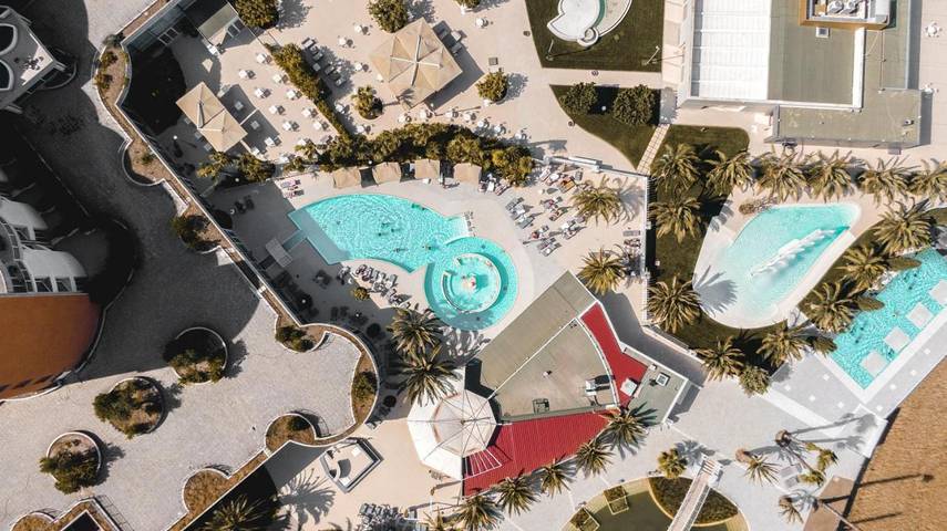 Hotel para 2 personas, con sauna y vistas además de piscina y jardín - 1