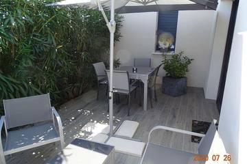 Gîte pour 4 personnes, avec terrasse ainsi que piscine et jacuzzi à Tourbes
