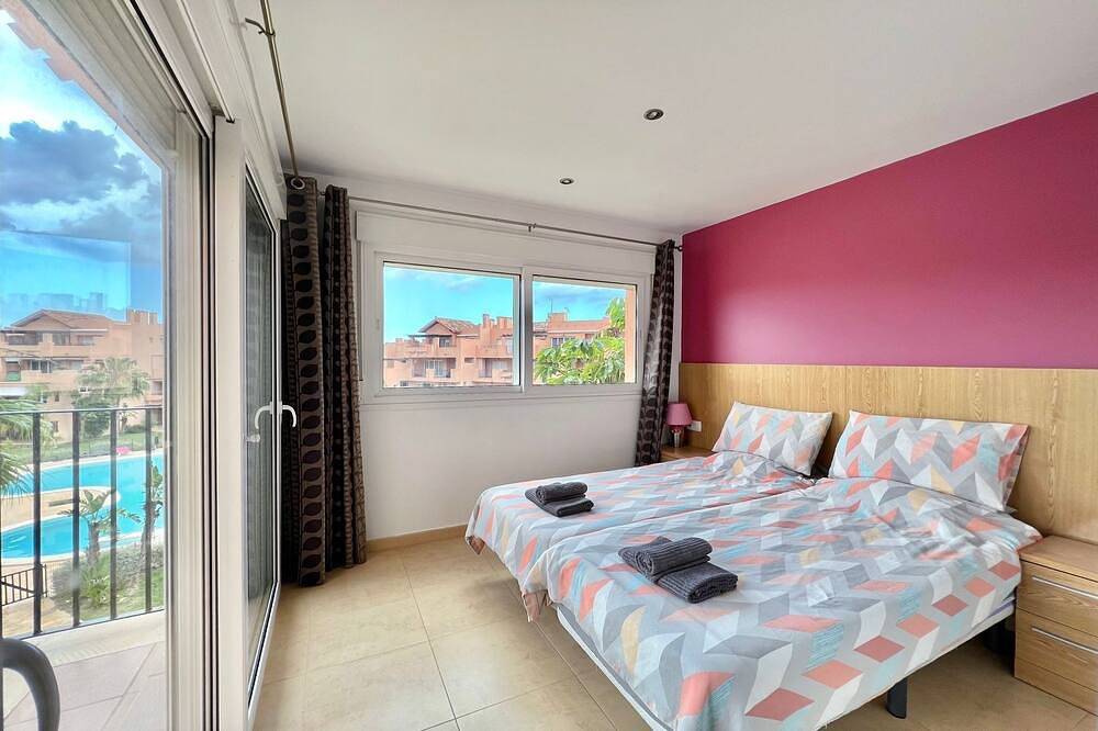 Appartement entier, Superbe appartement avec 3 chambres et 2 salles de bains avec grand balcon et terrasse - Wifi gratuit in Mar Menor Polaris World, Mar Menor