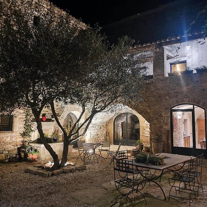 Gîte pour 3 personnes, avec piscine ainsi que jardin et vue à Saint-Hippolyte-de-Caton