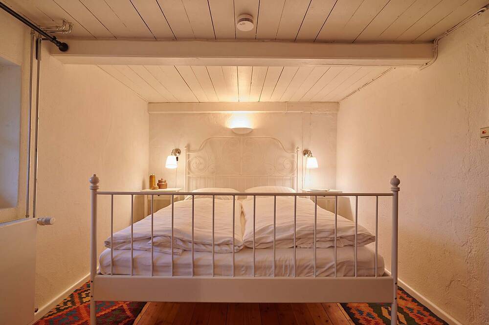 Wohnen unter Reet auf 280qm in einem parkähnlichem Garten in Fedderingen, Eider-Treene-Sorge