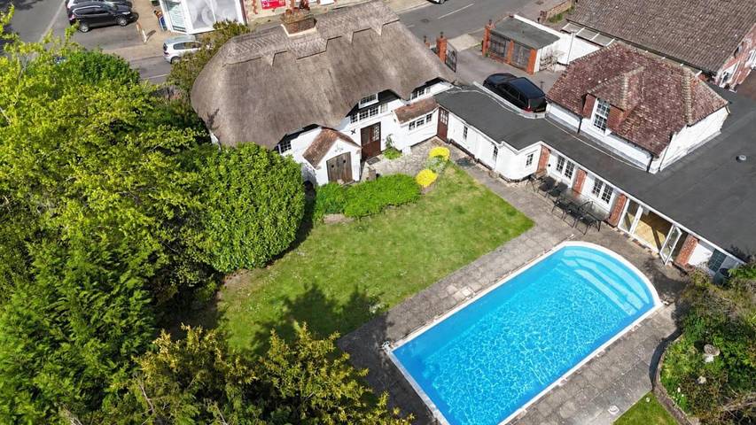 Holiday rental for 11 people, with Terrace and Garden as well as Pool in Bosham