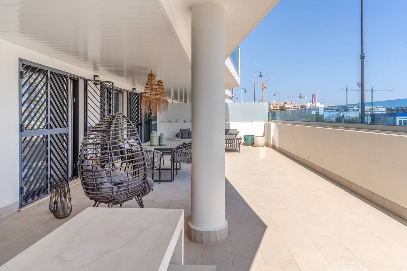 Apartamento entero, Apartamento 'Jardines De Las Lagunas' con piscina comunitaria, Wi-Fi y aire acondicionado in Mijas Costa, Mijas