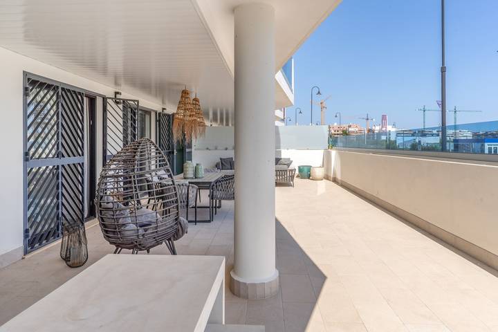 Entire apartment, Apartment 'Jardines De Las Lagunas' with Shared Pool, Wi-Fi and Air Conditioning in Mijas Costa, Mijas